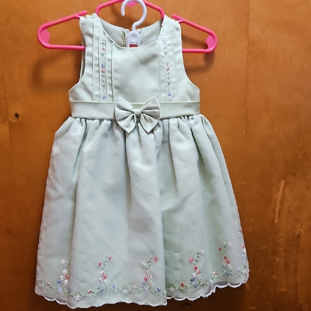 Charming Pastel Green Kids Dress with Bow Detail